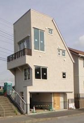 建物が姿を現す