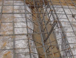 上端にはフックを付けます