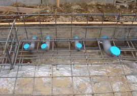 予めパイプを通してあります